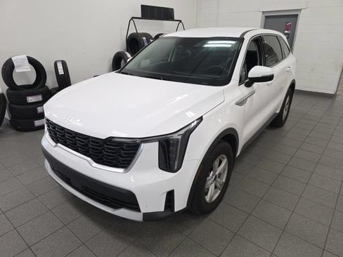 Used 2026 Kia Sorento LX FWD image 3