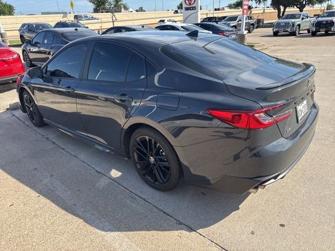 Used 2025 Toyota Camry SE w/ Convenience Package FWD image 5