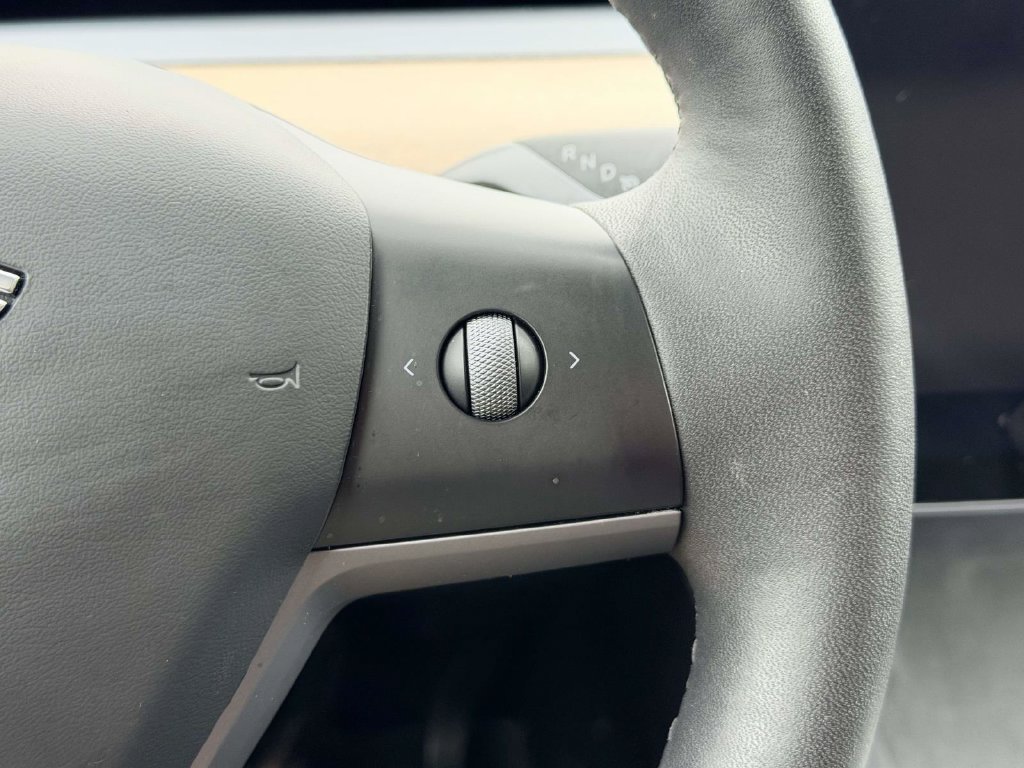 Used 2024 Tesla Model Y Long Range AWD/4WD image 8