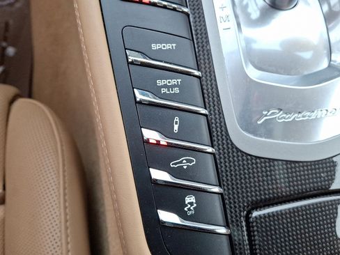 Used 2015 Porsche Panamera GTS image 23
