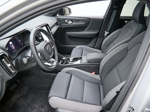 Certified 2023 Volvo C40 Recharge Core w/ Protection Package Premier image 19