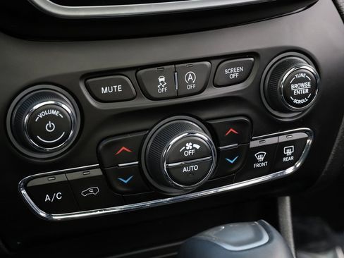 Used 2021 Jeep Cherokee Latitude Lux 80th Anniv w/ Quick Order Package 26U 80TH image 23