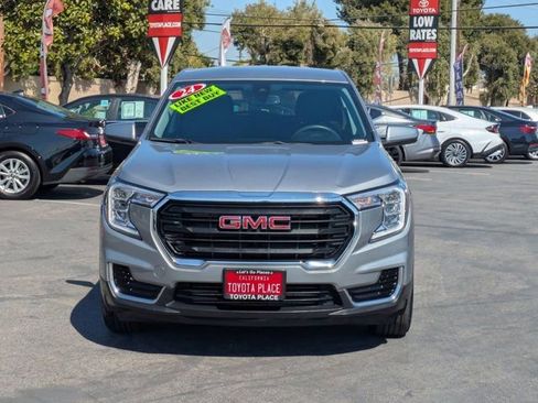 Used 2024 GMC Terrain SLE image 2