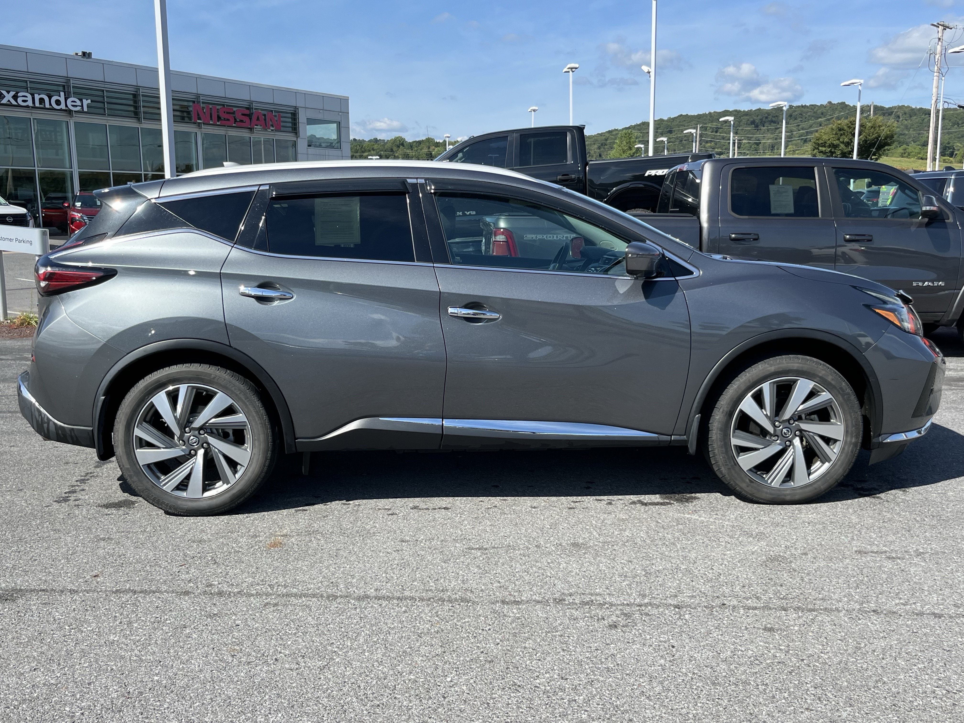 Used 2020 Nissan Murano SL w/ Moonroof Package AWD/4WD image 2