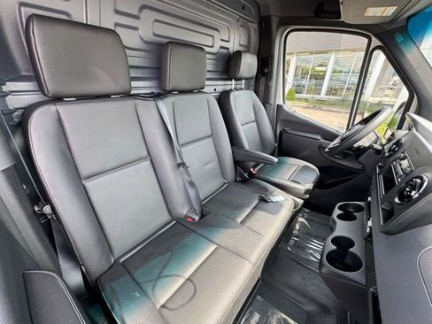 Used 2021 Mercedes-Benz Sprinter 2500 image 18