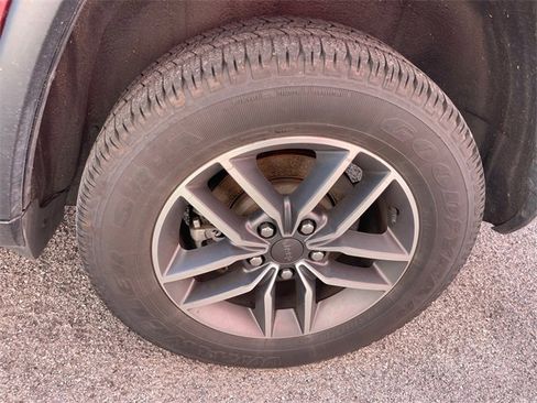 Used 2021 Jeep Grand Cherokee Limited image 19