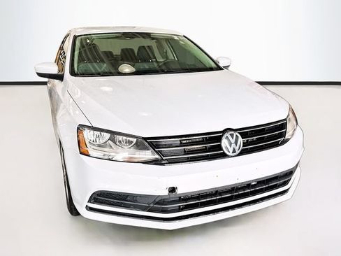 Used 2017 Volkswagen Jetta S w/ Jetta S Cold Weather Package FWD image 3