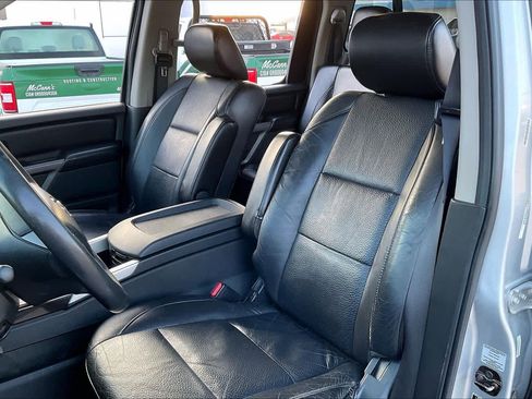 Used 2015 Nissan Titan SL w/ SL Moonroof Package image 8