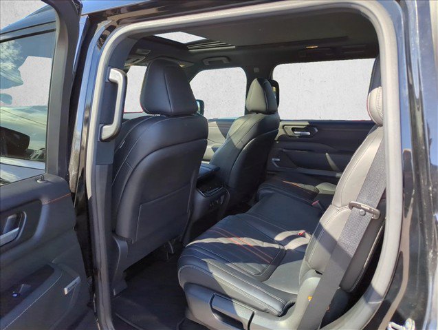 Used 2025 Nissan Armada PRO-4X w/ Pro-4X Premium Package AWD/4WD image 19