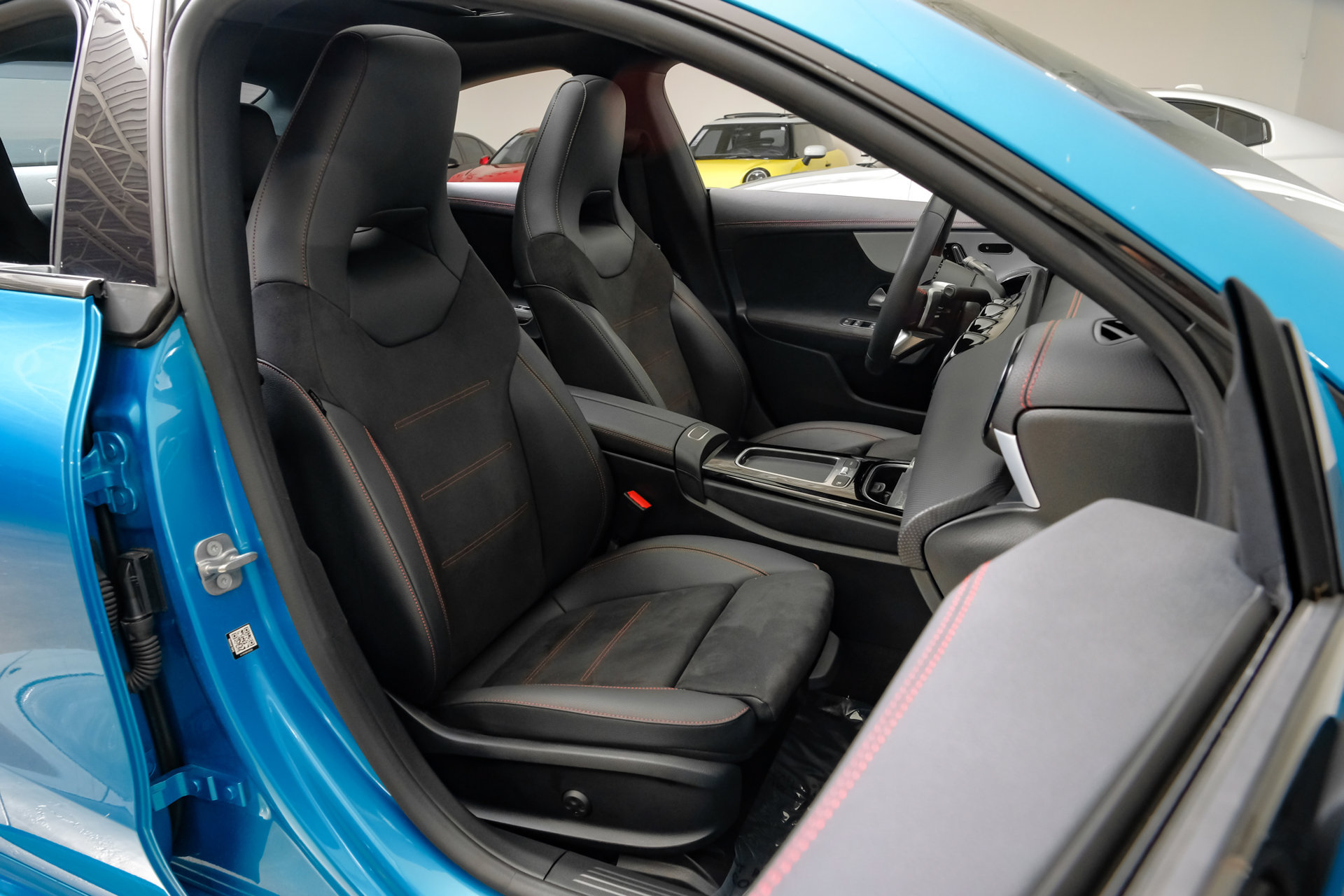 Used 2025 Mercedes-Benz CLA 250 w/ AMG Night Package image 35