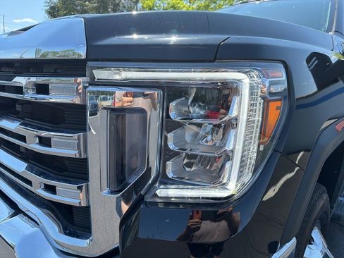 Used 2022 GMC Sierra 3500 SLE w/ SLE Convenience Package AWD/4WD image 9