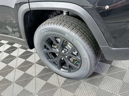 New 2026 Jeep Grand Cherokee Altitude AWD/4WD image 38
