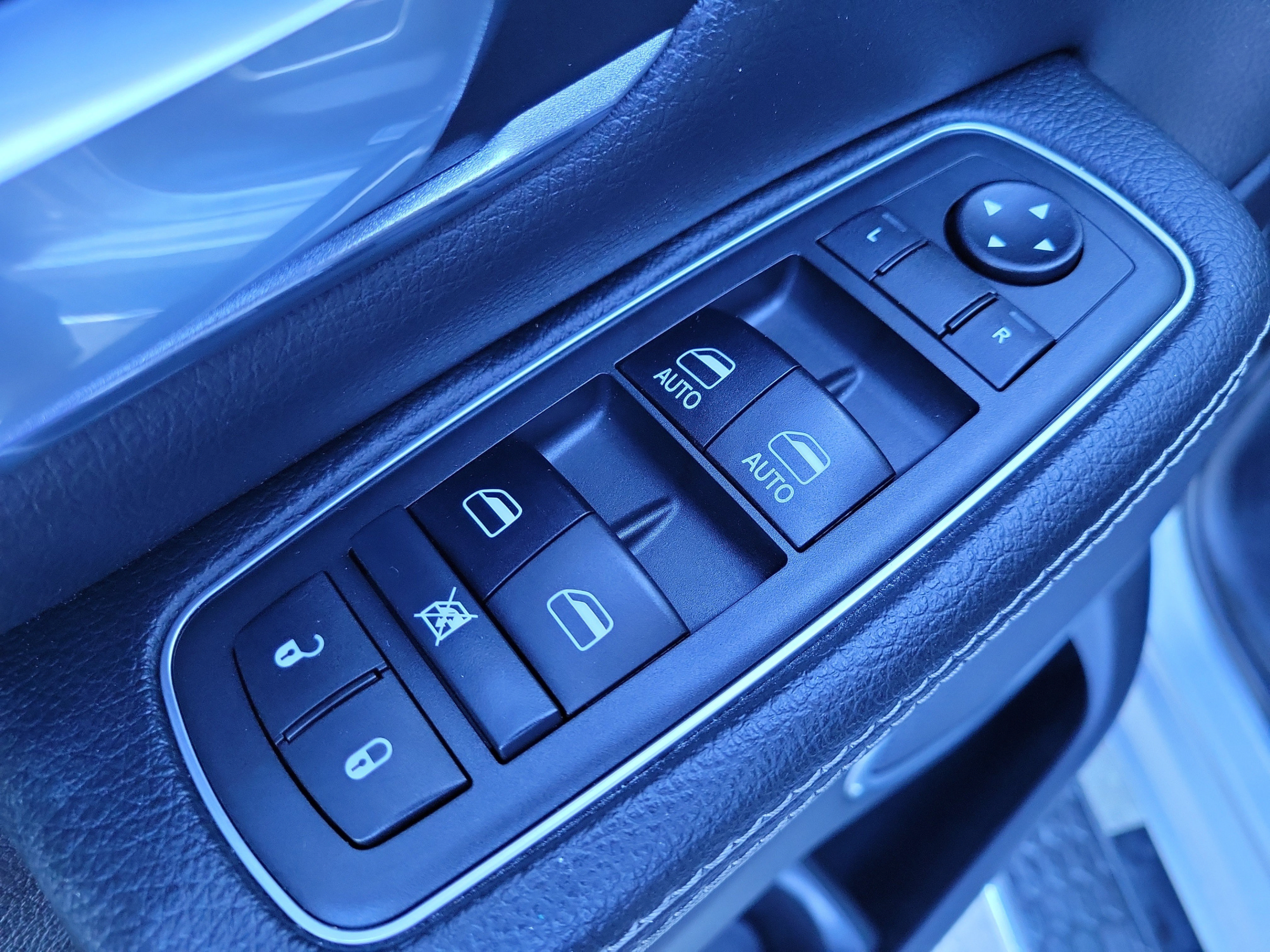 Used 2019 RAM 1500 Laramie RWD image 16