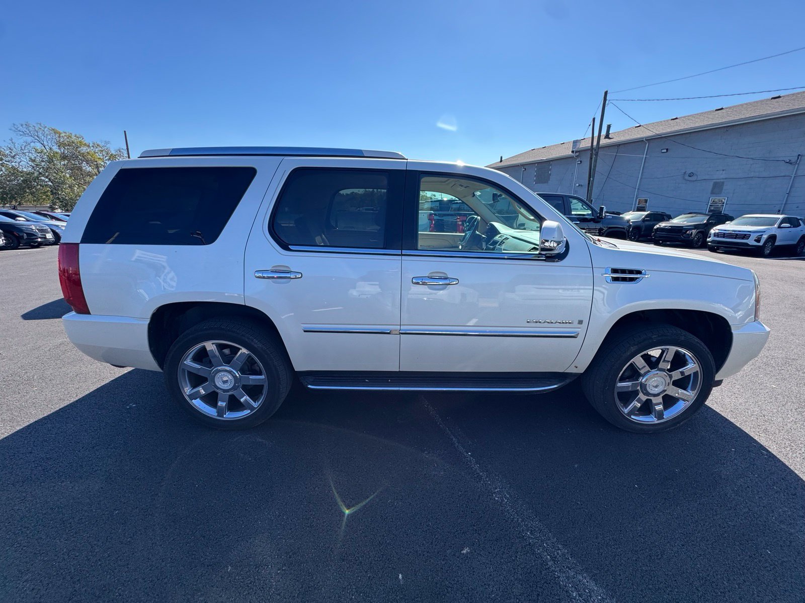 Used 2007 Cadillac Escalade AWD w/ Climate Package image 7