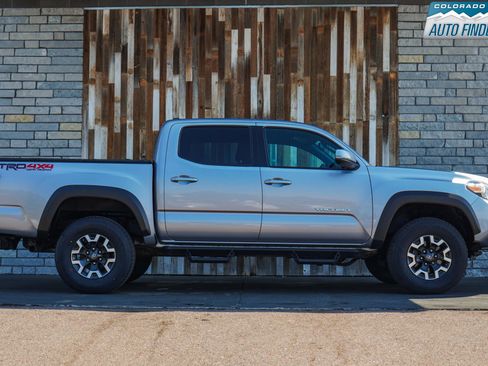 Used 2017 Toyota Tacoma TRD Off-Road AWD/4WD image 7