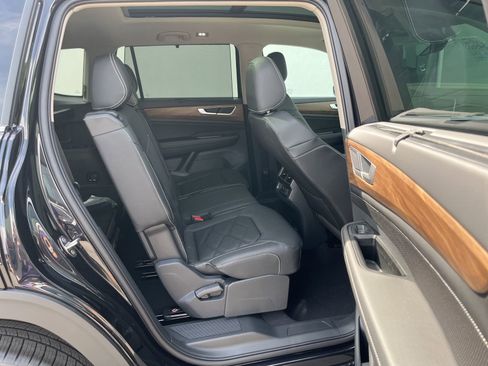 New 2026 Volkswagen Atlas SE FWD image 33