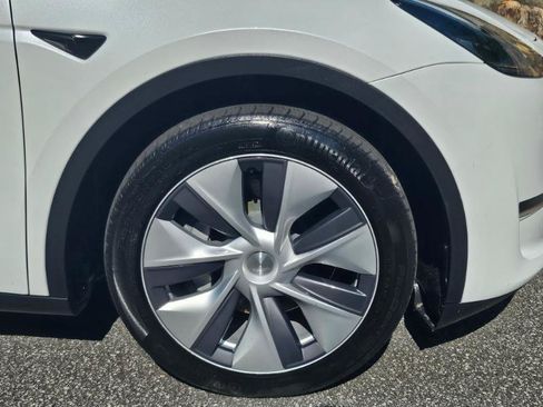 Used 2023 Tesla Model Y Long Range AWD/4WD image 16