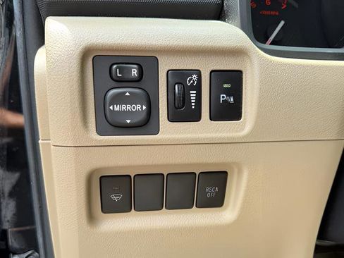 Used 2012 Toyota 4Runner SR5 AWD/4WD image 17