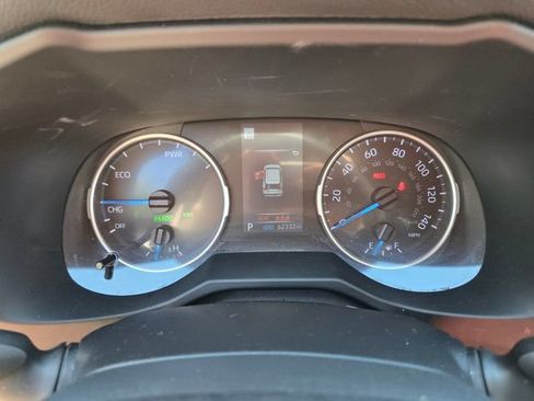 Used 2022 Toyota RAV4 XLE Premium AWD/4WD image 34