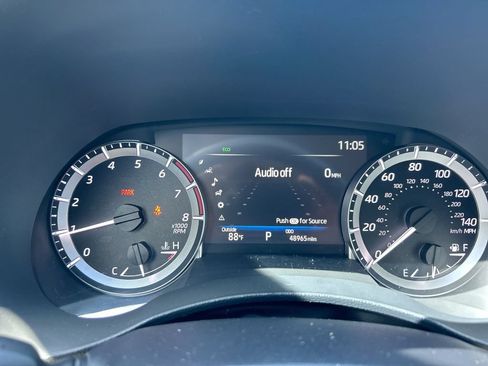Used 2024 Toyota Highlander XLE FWD image 21