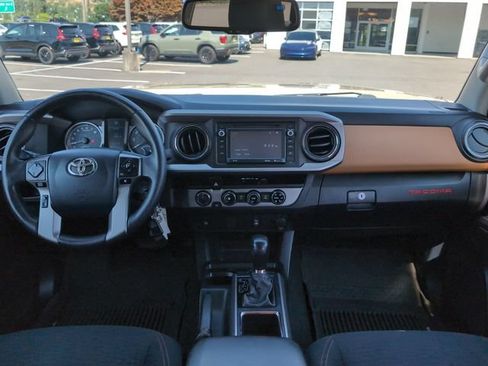 Used 2017 Toyota Tacoma SR5 w/ Tow Package AWD/4WD image 13
