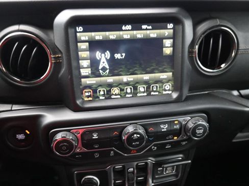Used 2023 Jeep Gladiator Overland AWD/4WD image 8