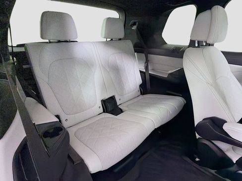 Used 2023 BMW X7 xDrive40i w/ Executive Package AWD/4WD image 28