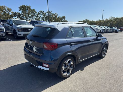 Used 2024 Hyundai Venue Limited FWD image 5