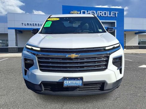 Certified 2025 Chevrolet Traverse LT image 2