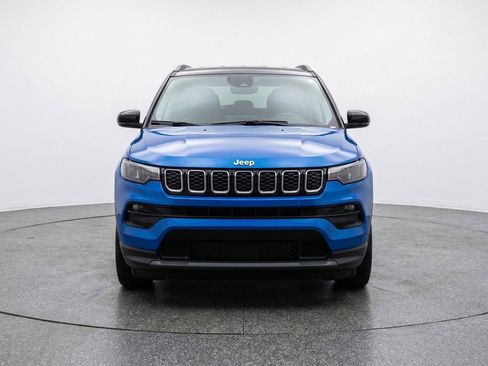 Used 2025 Jeep Compass Limited AWD/4WD image 2