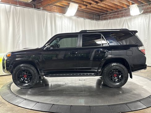 Used 2022 Toyota 4Runner TRD Off-Road Premium w/ TRD Black Wheel Package (TMS) AWD/4WD image 8
