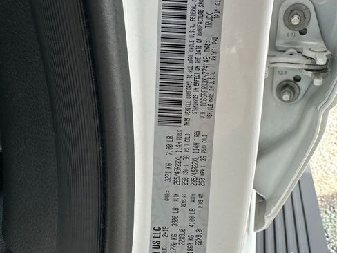 Used 2019 RAM 1500 Laramie AWD/4WD image 29