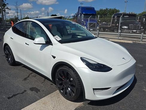 Used 2023 Tesla Model Y Performance AWD/4WD image 2
