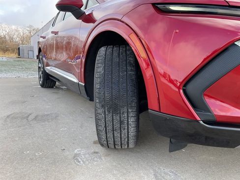 Used 2024 Chevrolet Equinox EV LT image 17