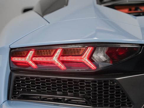 Used 2018 Lamborghini Aventador S image 18