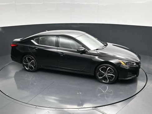 Used 2024 Nissan Altima 2.5 SR FWD image 45