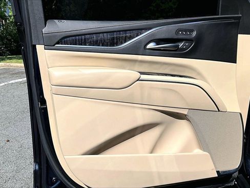 Used 2021 Cadillac Escalade Premium Luxury w/ LPO, Illumination Package AWD/4WD image 28
