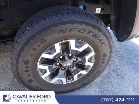 Used 2023 Toyota Tacoma TRD Off-Road w/ Technology Package AWD/4WD image 19