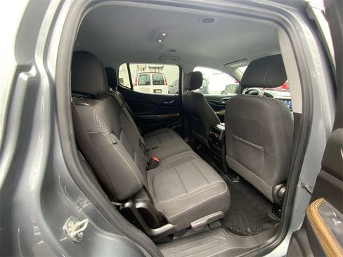 Used 2022 GMC Acadia SLE image 26