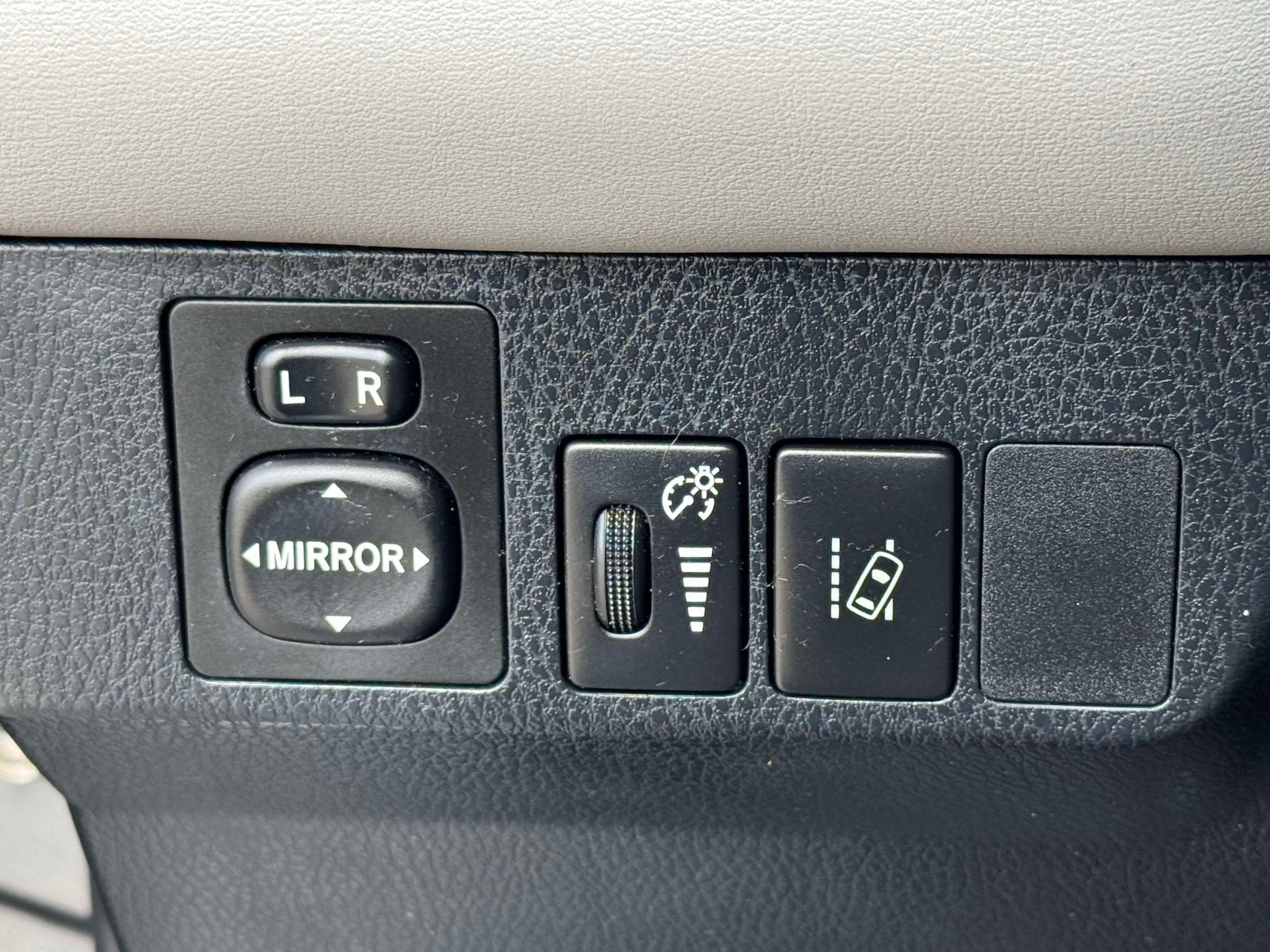 Used 2017 Toyota RAV4 XLE w/ All Weather Liner Package AWD/4WD image 18