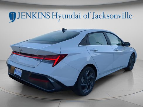 New 2025 Hyundai Elantra SEL FWD image 3
