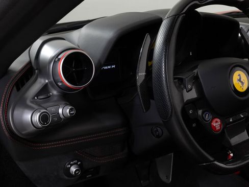 Used 2022 Ferrari F8 Tributo image 32