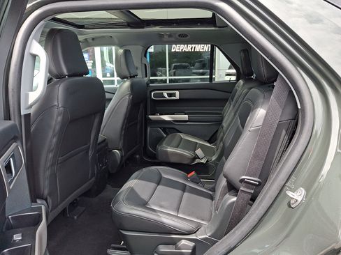 Used 2023 Ford Explorer XLT w/ Equipment Group 202A AWD/4WD image 10