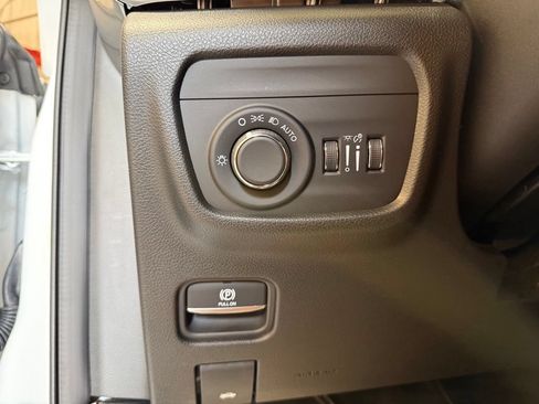 Certified 2025 Jeep Grand Cherokee Laredo X w/ Luxury Tech Group I AWD/4WD image 19