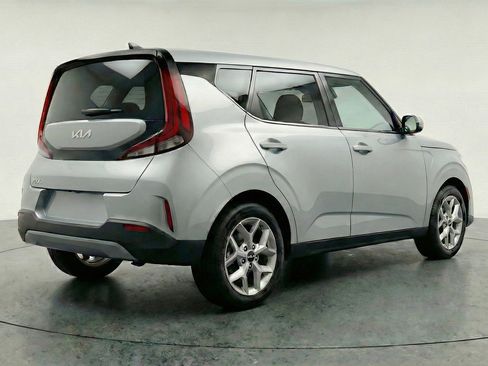 Used 2025 Kia Soul LX w/ LX Technology Package image 9