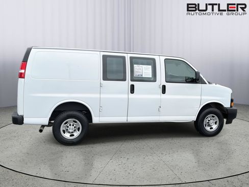 Used 2022 Chevrolet Express 2500 w/ Driver Convenience Package RWD image 7