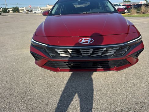 Used 2024 Hyundai Elantra SEL w/ Convenience Package FWD image 2