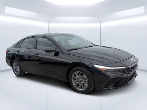 Used 2024 Hyundai Elantra SEL FWD image 1