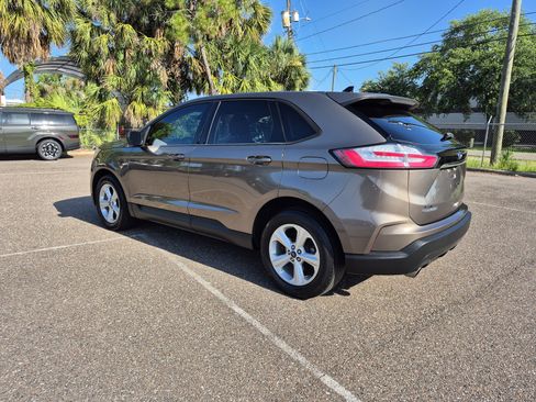 Used 2019 Ford Edge SE FWD image 4