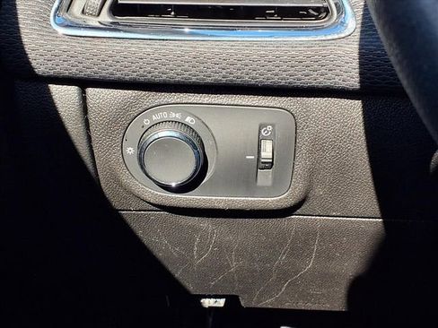 Used 2018 Chevrolet Cruze LT w/ Convenience Package image 18